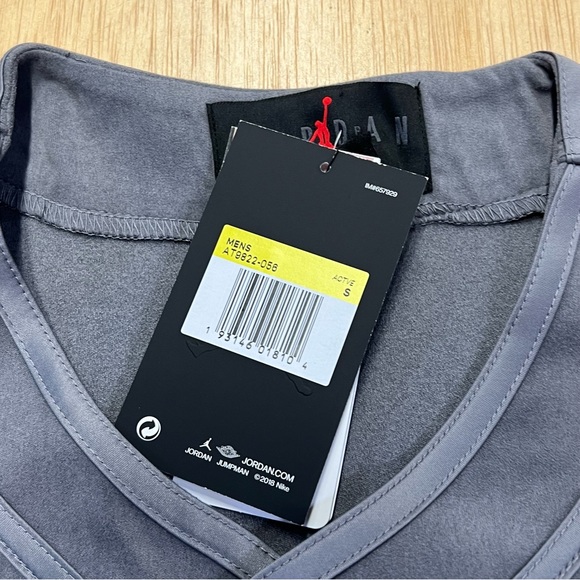 Jordan Mens Button Up Silk Gray/ Good Casual Shirt Size Small - Picture 3 of 4